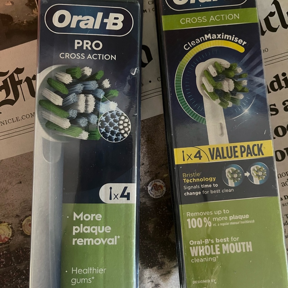 Oral-B Cross Action Toothbrush Heads opened pack5 left + 8 sensitive brush heads